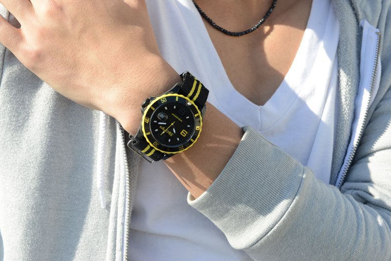 イエローNATOベルト腕時計モデル1